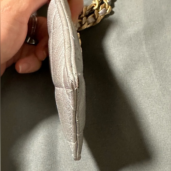 Metallic Goatskin Quilted Chanel 19 Card Holder On Chain Silver - Picture 5 of 6